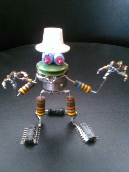 Фигурки из радиоэлементов