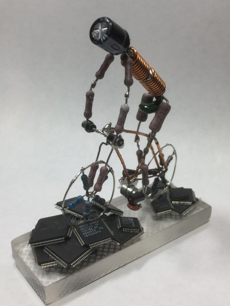 Фигурки из радиодеталей