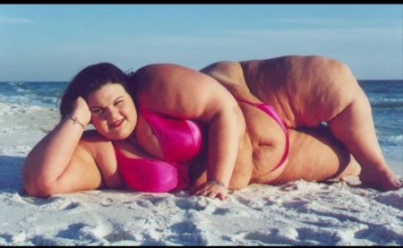 Толстушка в купальнике