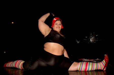 Толстые женщины на шпагате