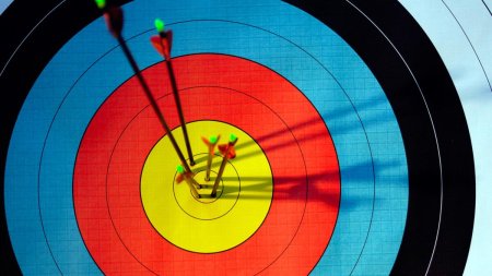 Мишень со стрелой