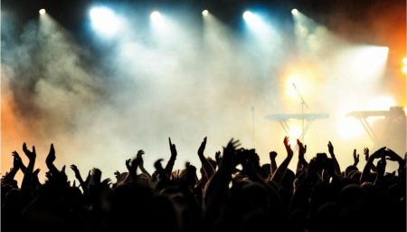 Рок концерт вид со сцены