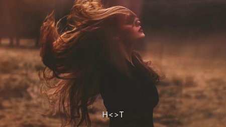 Волосы развеваются на ветру