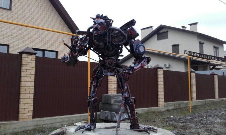 Скульптуры из автозапчастей