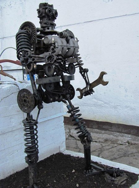 Робот из запчастей
