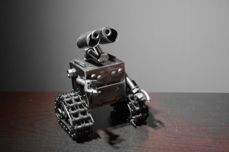 Робот из металла