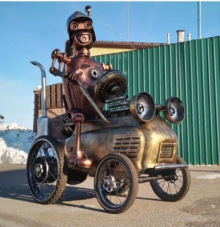Робот из металлолома