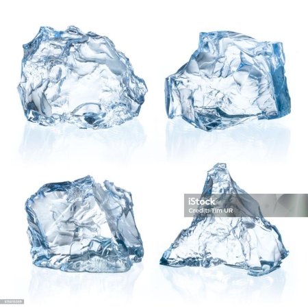 Глыба льда на белом фоне