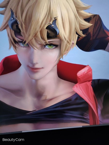 Хлоя Сакимичан