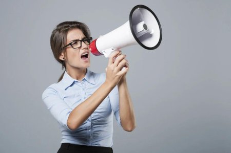 Человек с рупором