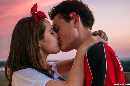 Поцелуй на свидании