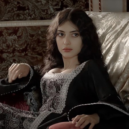 Мелике Ипек Ялова принцесса Изабелла