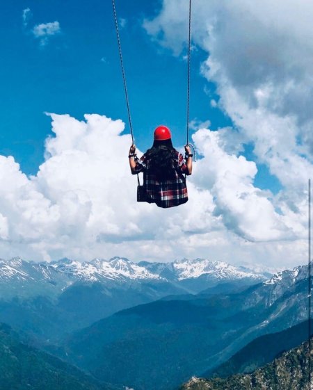 Качели Сочи роза Хутор