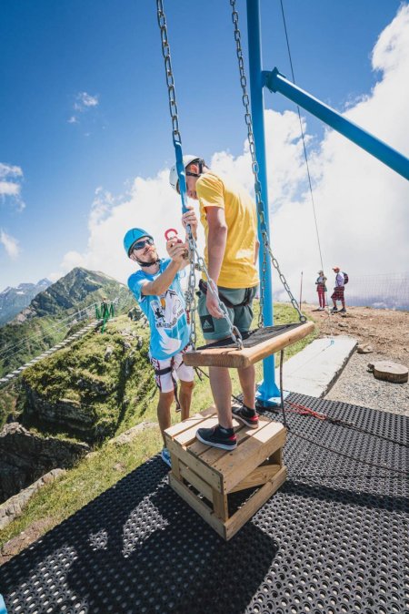 Качели Сочи роза Хутор