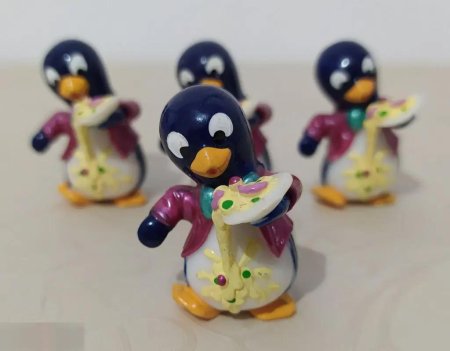 Коллекция киндер сюрпризов пингвинчики