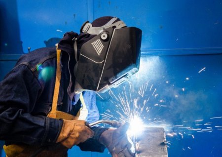 Электросварщик ручной сварки