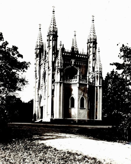 Парк Александрия Готическая капелла