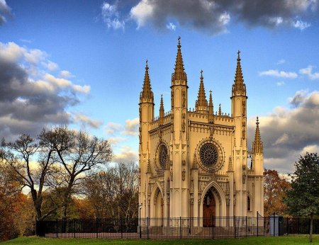 Готическая капелла в Петергофе