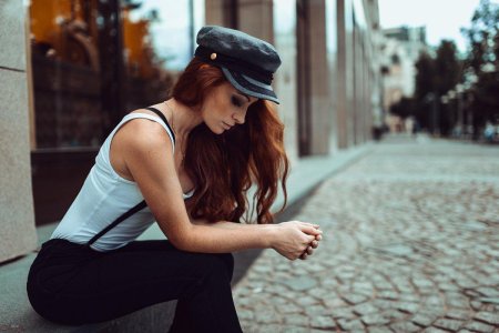 Рыжая девушка