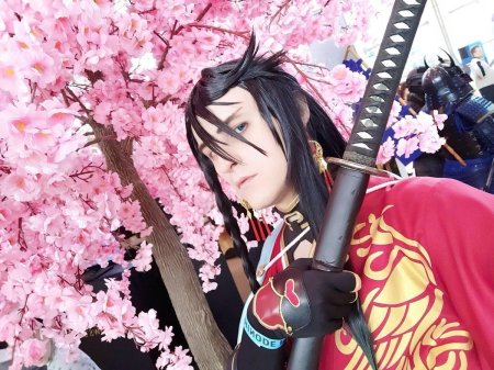 Самурай возле Сакуры