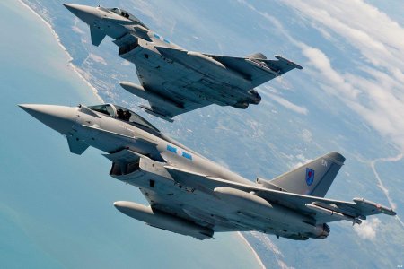 Истребители НАТО Eurofighter Typhoon