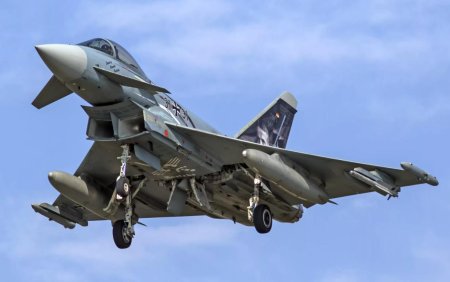 Истребитель Еврофайтер Тайфун