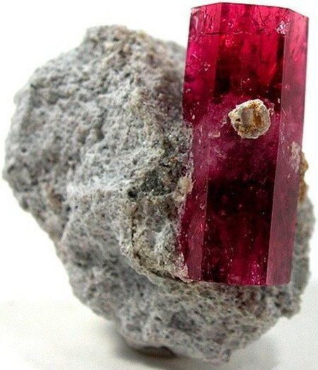 Пеццоттаит красный