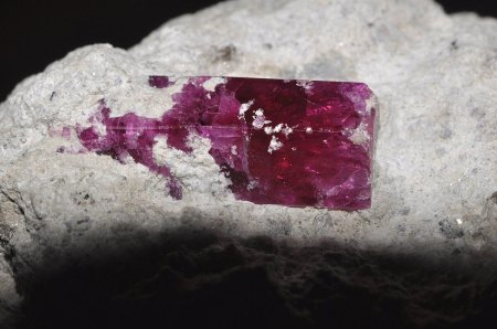 Красный изумруд Биксбит