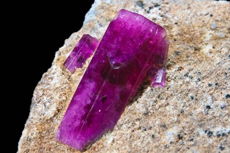 Красный берилл (Биксбит)