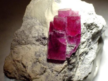 Красный берилл (Биксбит)