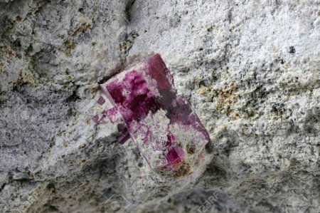 Красный изумруд Биксбит