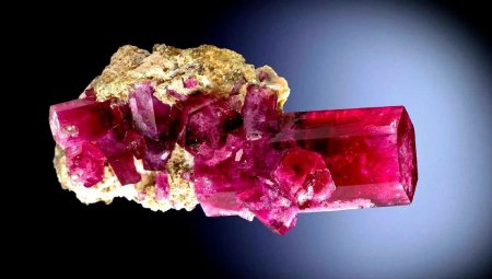 Красный изумруд Биксбит