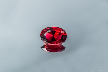 Красный берилл камень