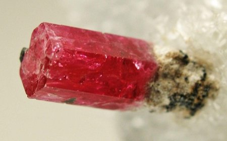 Красный изумруд Биксбит