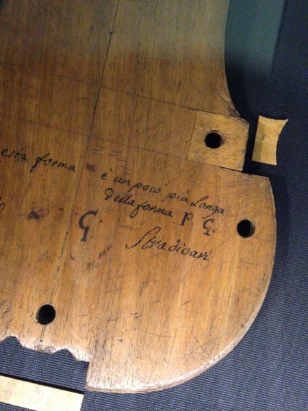 Скрипка Страдивари клеймо