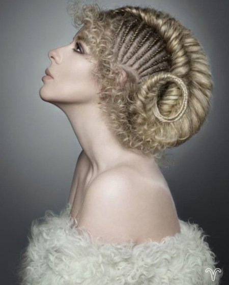 Фантазийная прическа
