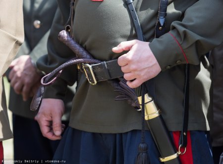 Донской казак с нагайкой