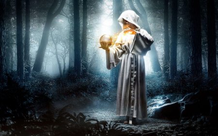 Маг в капюшоне