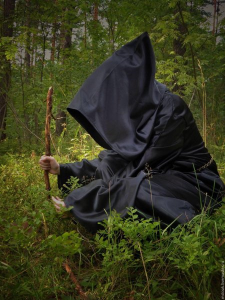 Монах в капюшоне