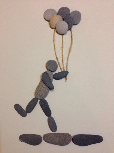 Олень из камушков