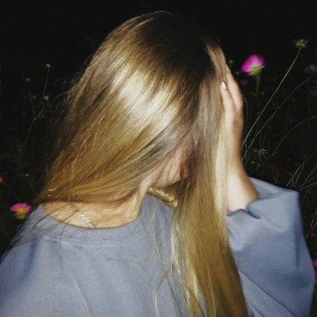 Девочка с русыми волосами