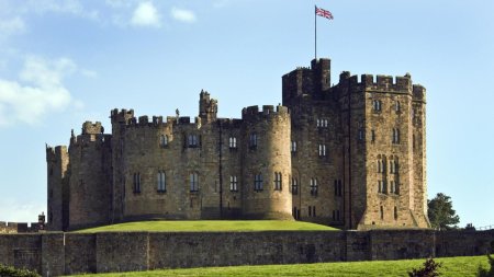 Замок Алнвик