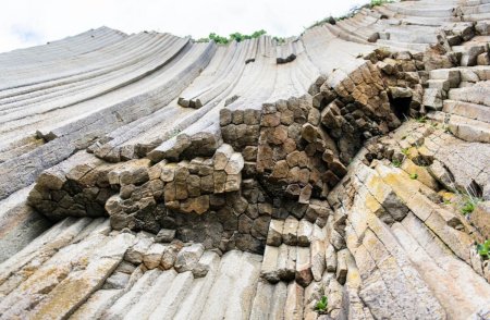 Мыс столбчатый остров Кунашир