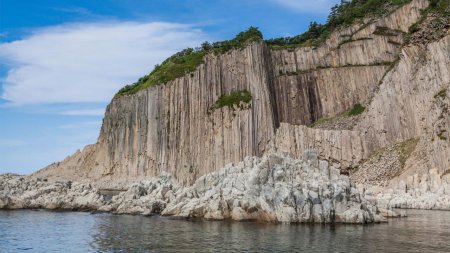 Мыс столбчатый остров Кунашир
