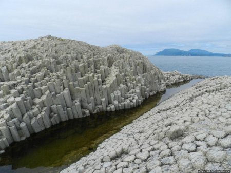 Мыс столбчатый остров Кунашир