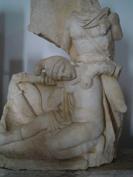 Ахилл и Пентесилея скульптура