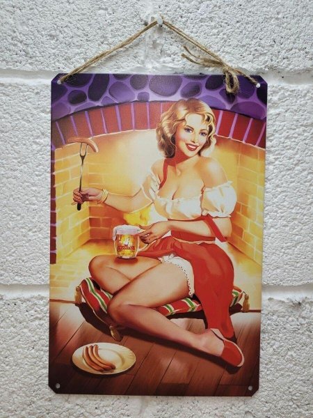 Девушка с пивом Постер