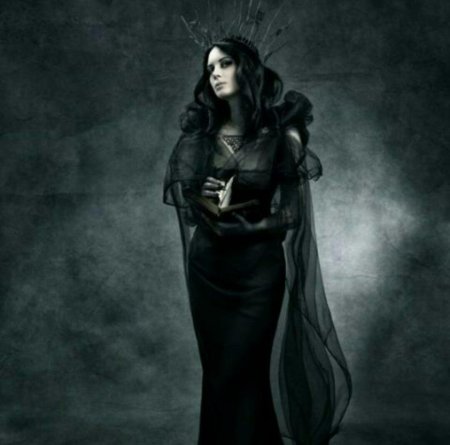 Черная Королева куин