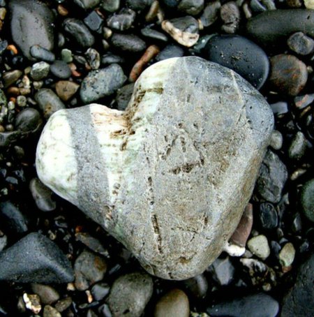 Камень в виде сердца