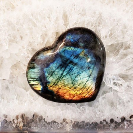 Лабрадорит камень